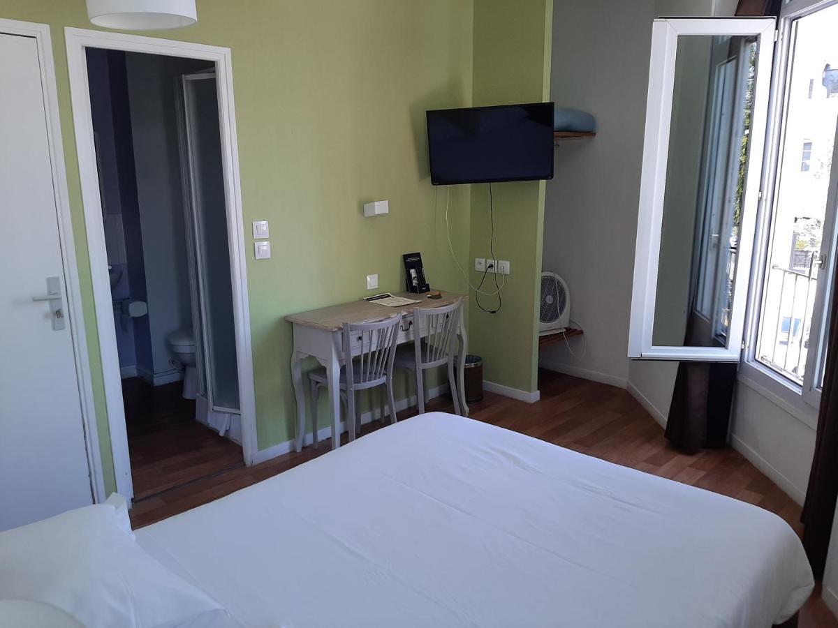 Le Royalty Hotel Angers Bagian luar foto