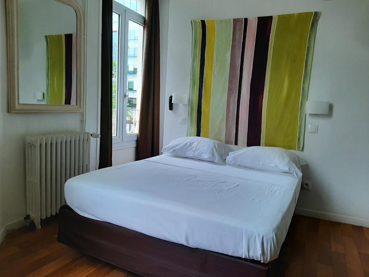 Le Royalty Hotel Angers Bagian luar foto