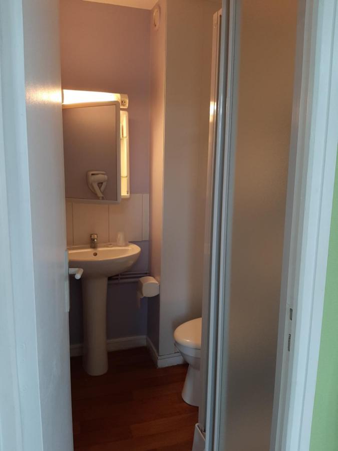 Le Royalty Hotel Angers Bagian luar foto