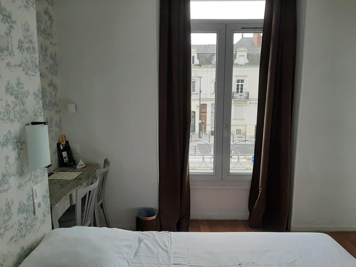 Le Royalty Hotel Angers Bagian luar foto