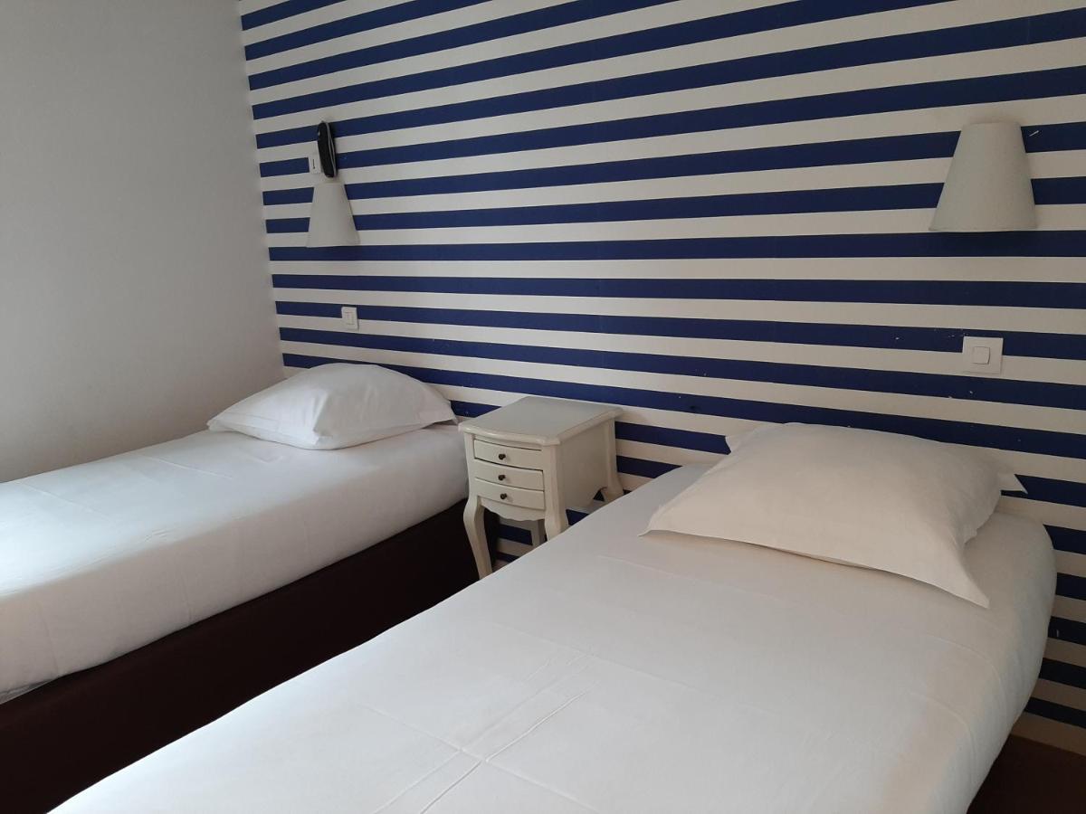 Le Royalty Hotel Angers Bagian luar foto