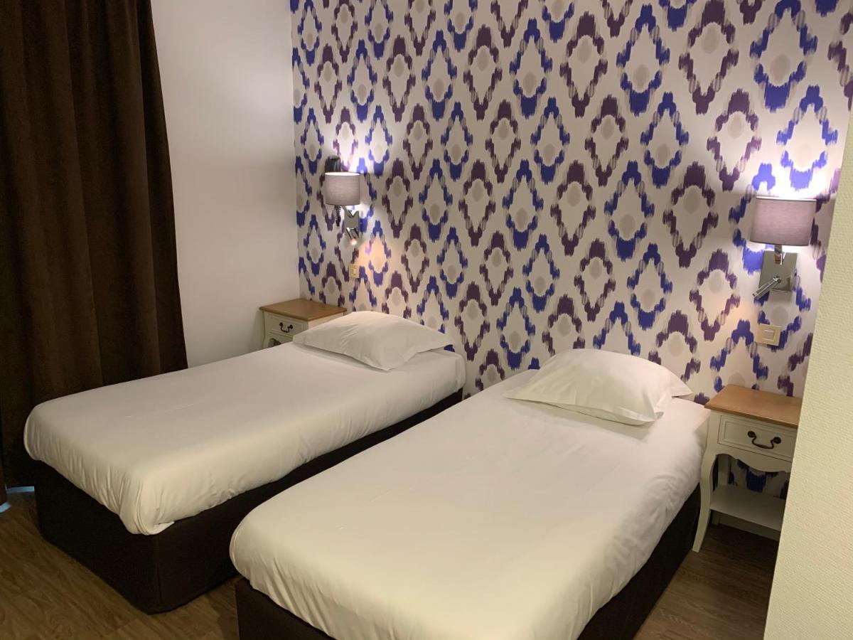 Le Royalty Hotel Angers Bagian luar foto