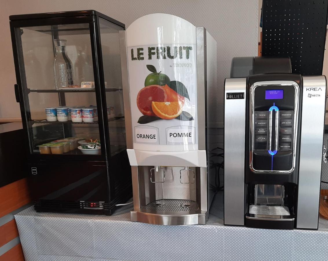 Le Royalty Hotel Angers Bagian luar foto