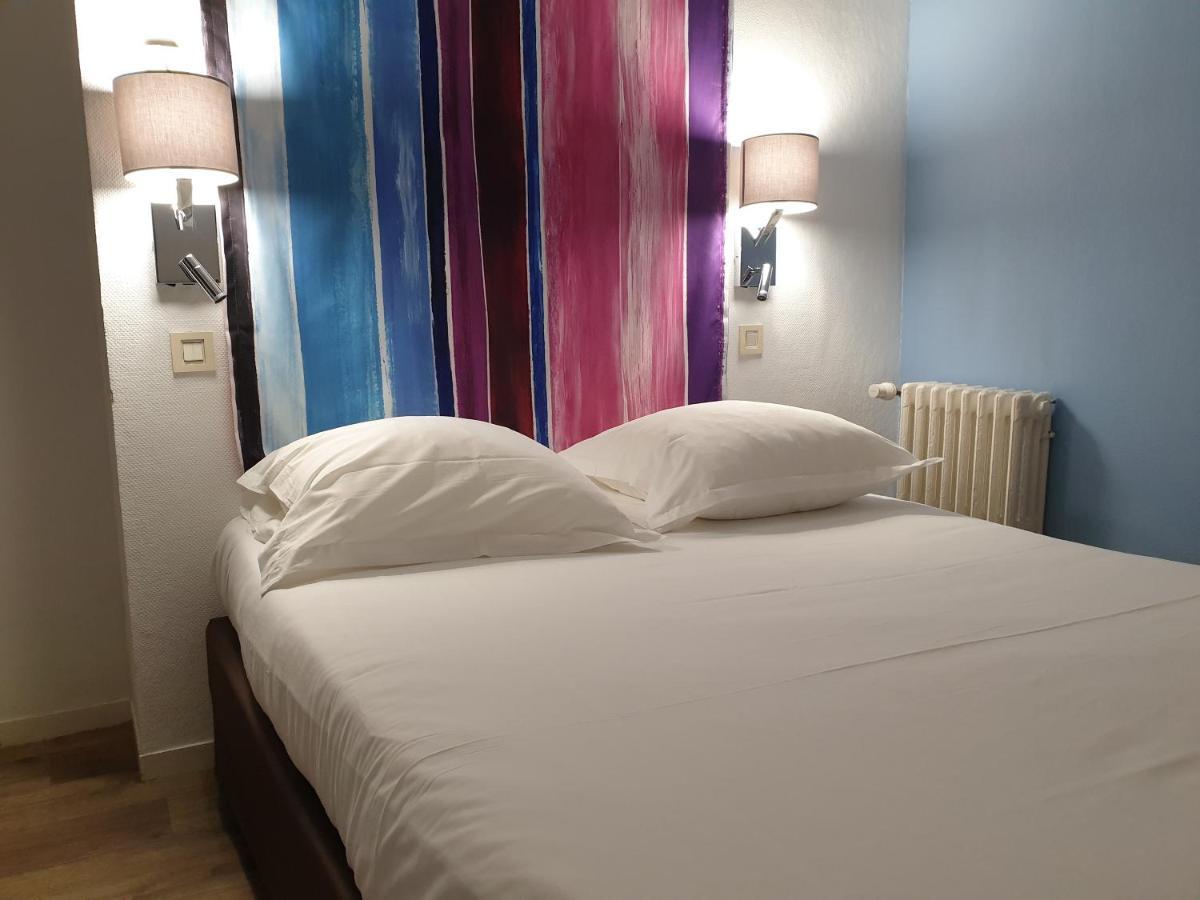 Le Royalty Hotel Angers Bagian luar foto