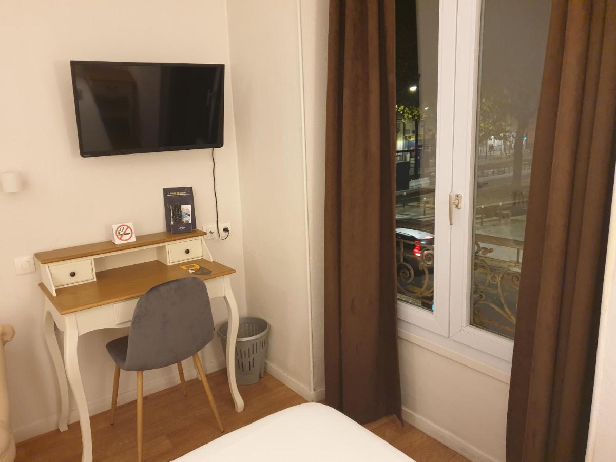 Le Royalty Hotel Angers Bagian luar foto