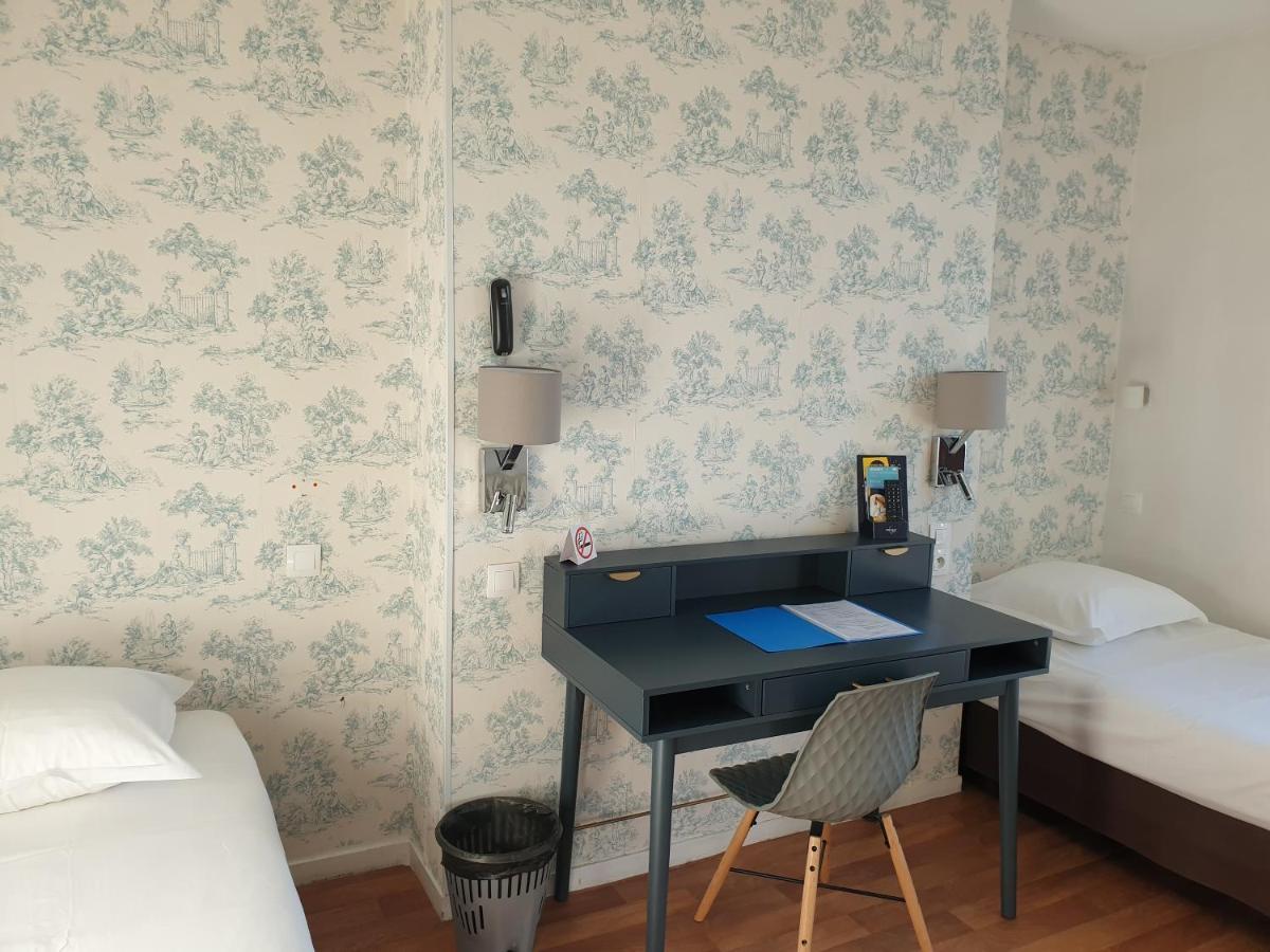 Le Royalty Hotel Angers Bagian luar foto