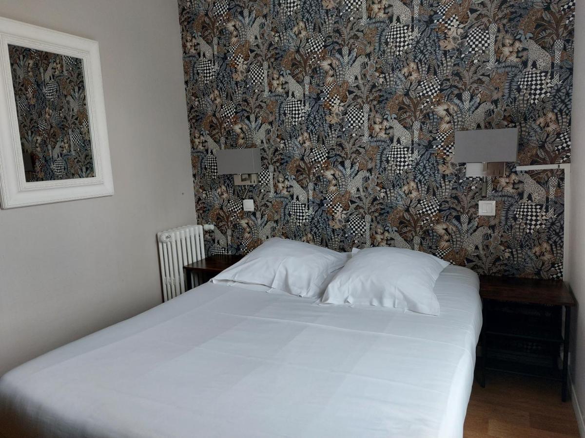 Le Royalty Hotel Angers Bagian luar foto