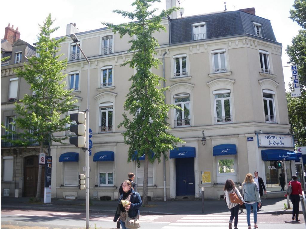 Le Royalty Hotel Angers Bagian luar foto